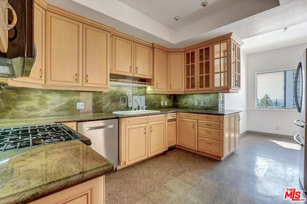 1140 Alta Loma Road #303 West Hollywood, CA 90069