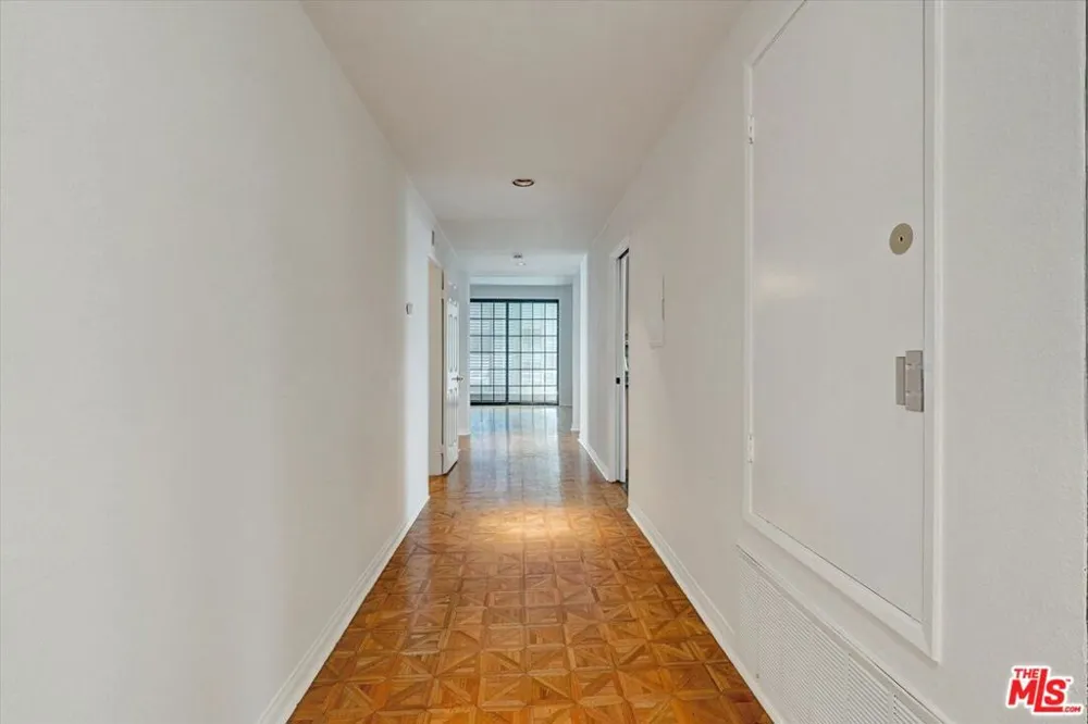 1140 Alta Loma Road #303 West Hollywood, CA 90069