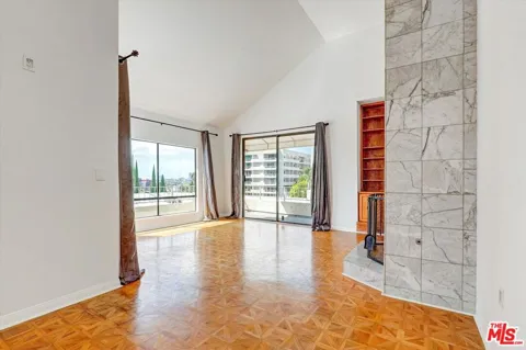 1140 Alta Loma Road #303