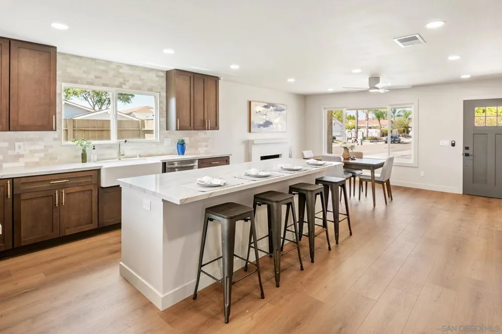 11396 Camarosa San Diego, CA 92126