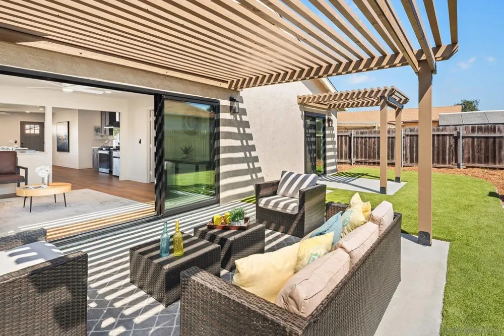 11396 Camarosa San Diego, CA 92126