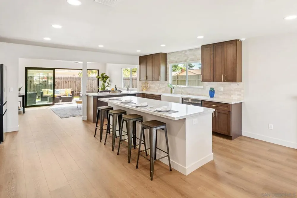 11396 Camarosa San Diego, CA 92126