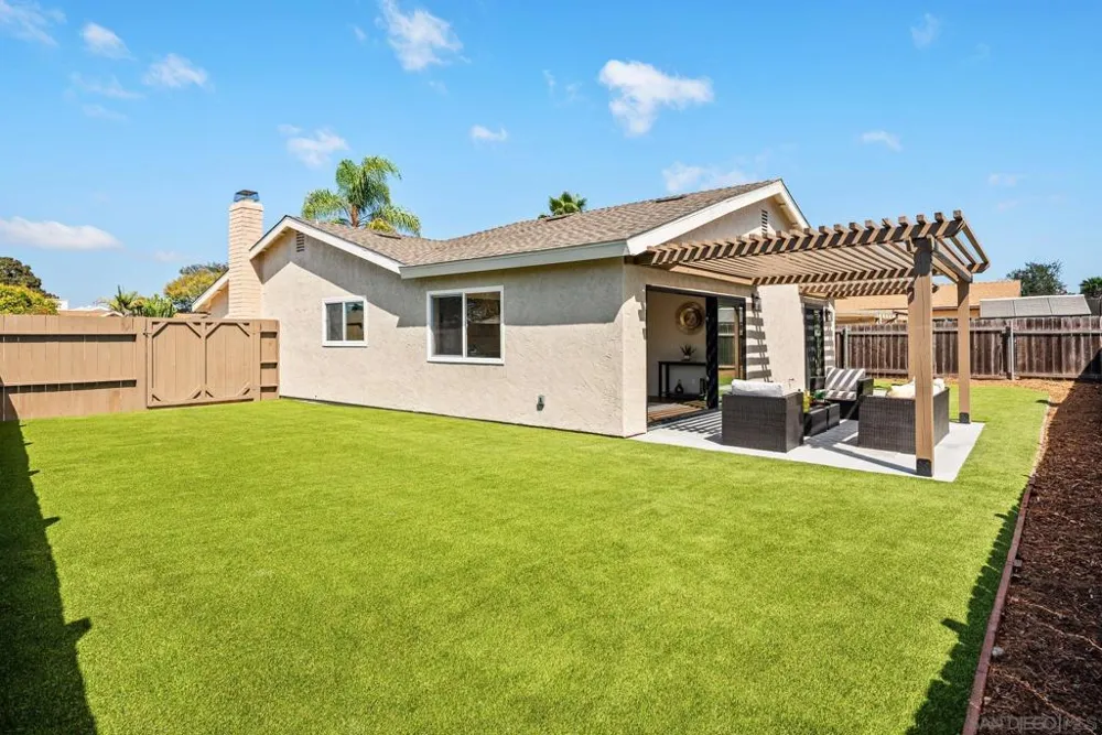 11396 Camarosa San Diego, CA 92126