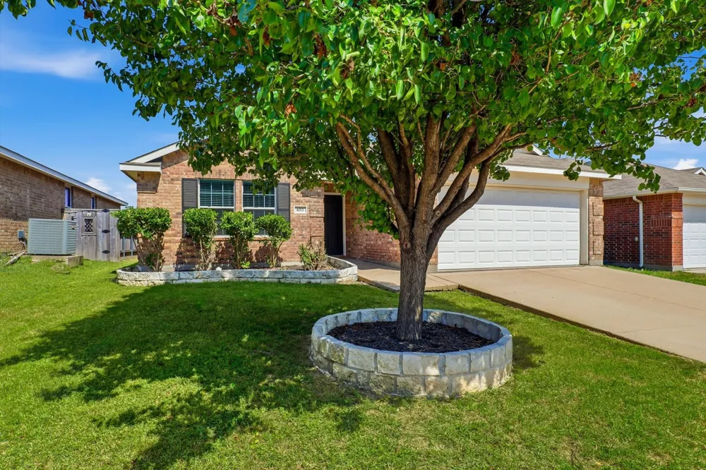 652 Lincoln Avenue Lavon, TX 75166