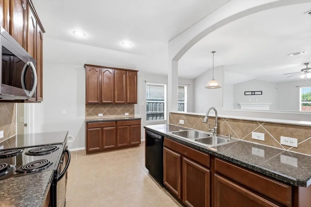 652 Lincoln Avenue Lavon, TX 75166