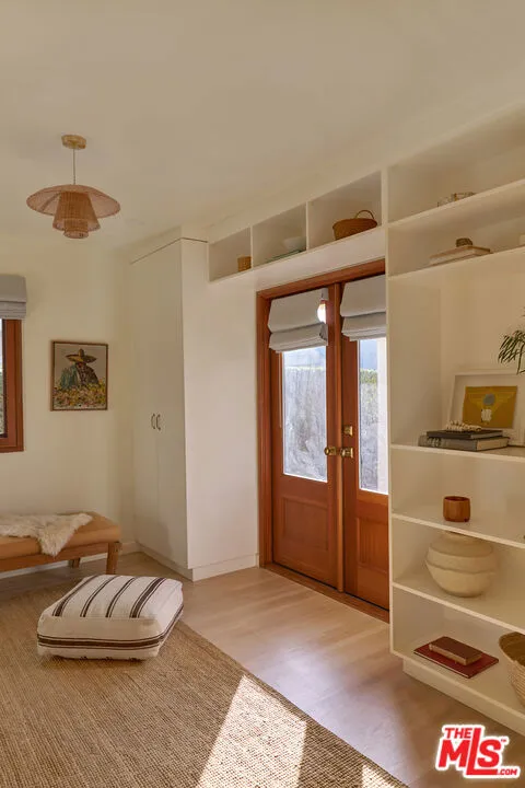 655 Angelus Place Venice, CA 90291