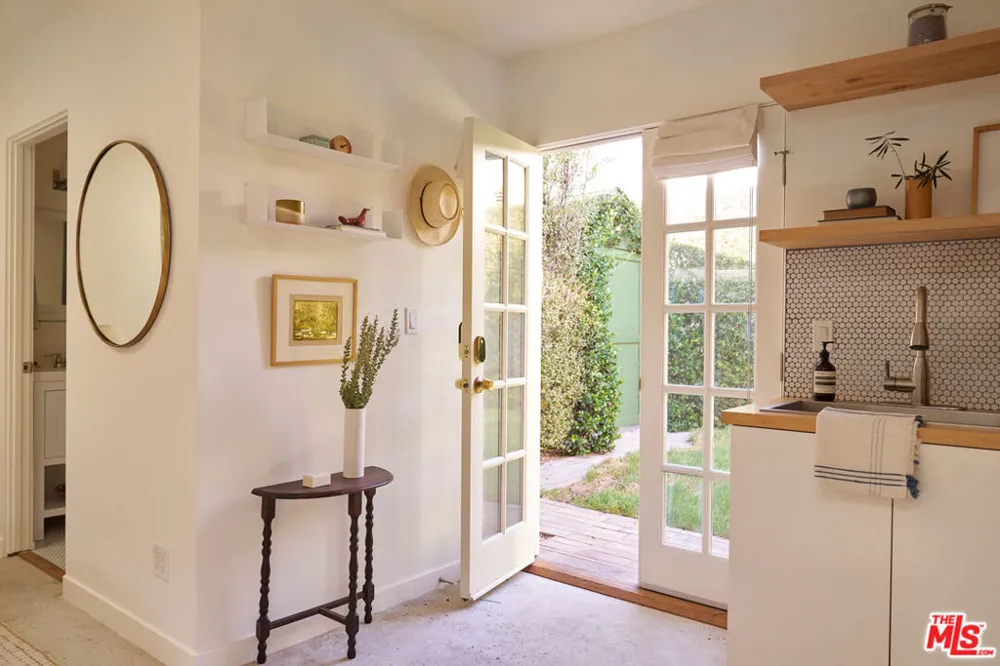 655 Angelus Place Venice, CA 90291
