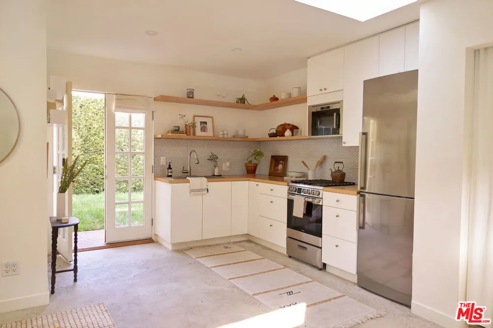 655 Angelus Place Venice, CA 90291