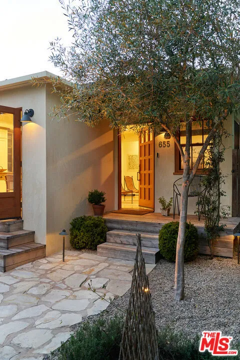 655 Angelus Place Venice, CA 90291