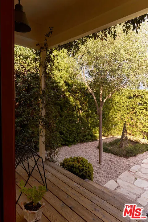 655 Angelus Place Venice, CA 90291
