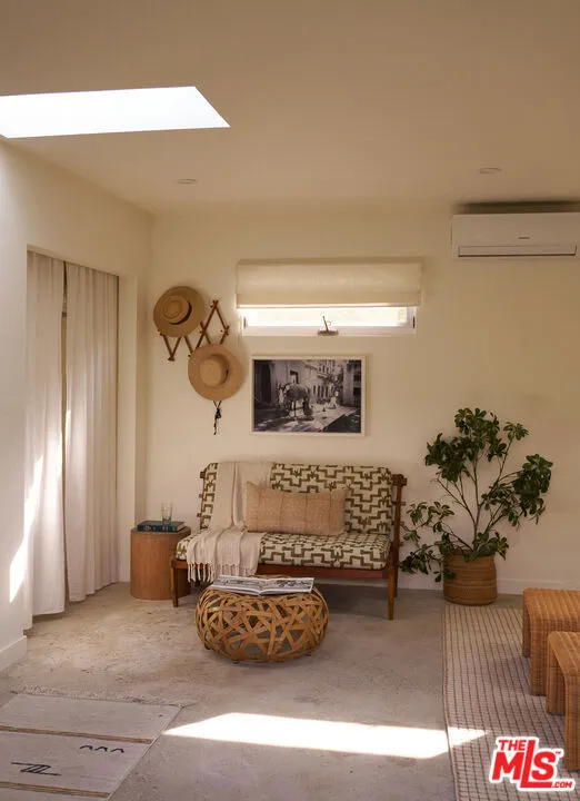 655 Angelus Place Venice, CA 90291