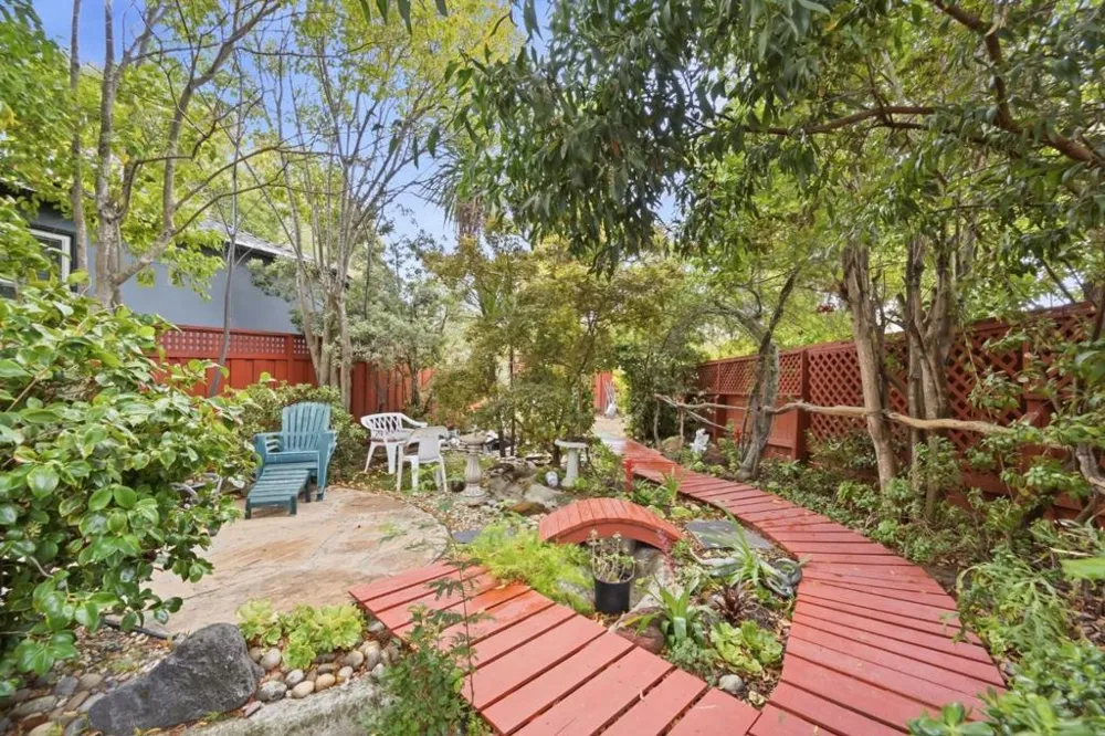 2425 Alameda De Las Pulgas San Mateo, CA 94403