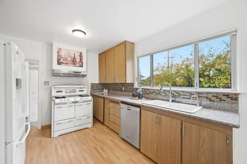 2425 Alameda De Las Pulgas San Mateo, CA 94403