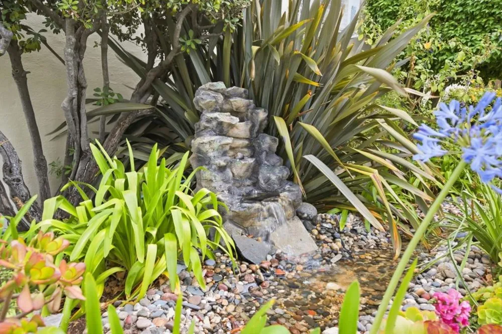 2425 Alameda De Las Pulgas San Mateo, CA 94403