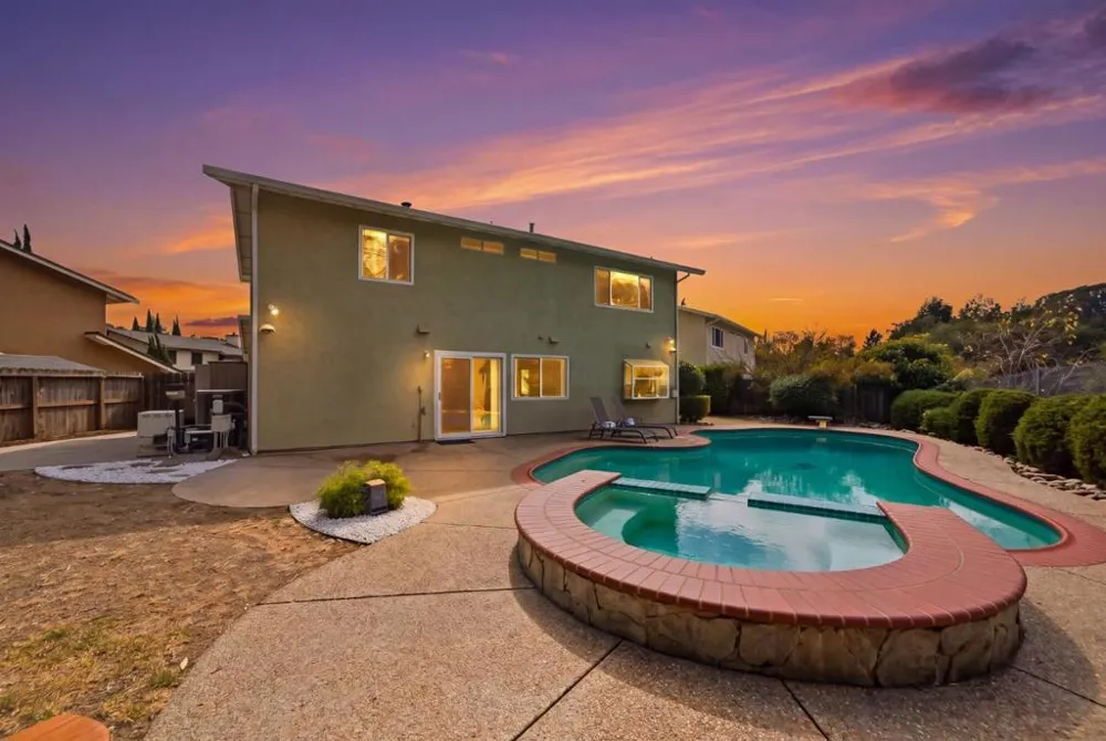 3268 Ursa Way Hayward, CA 94541