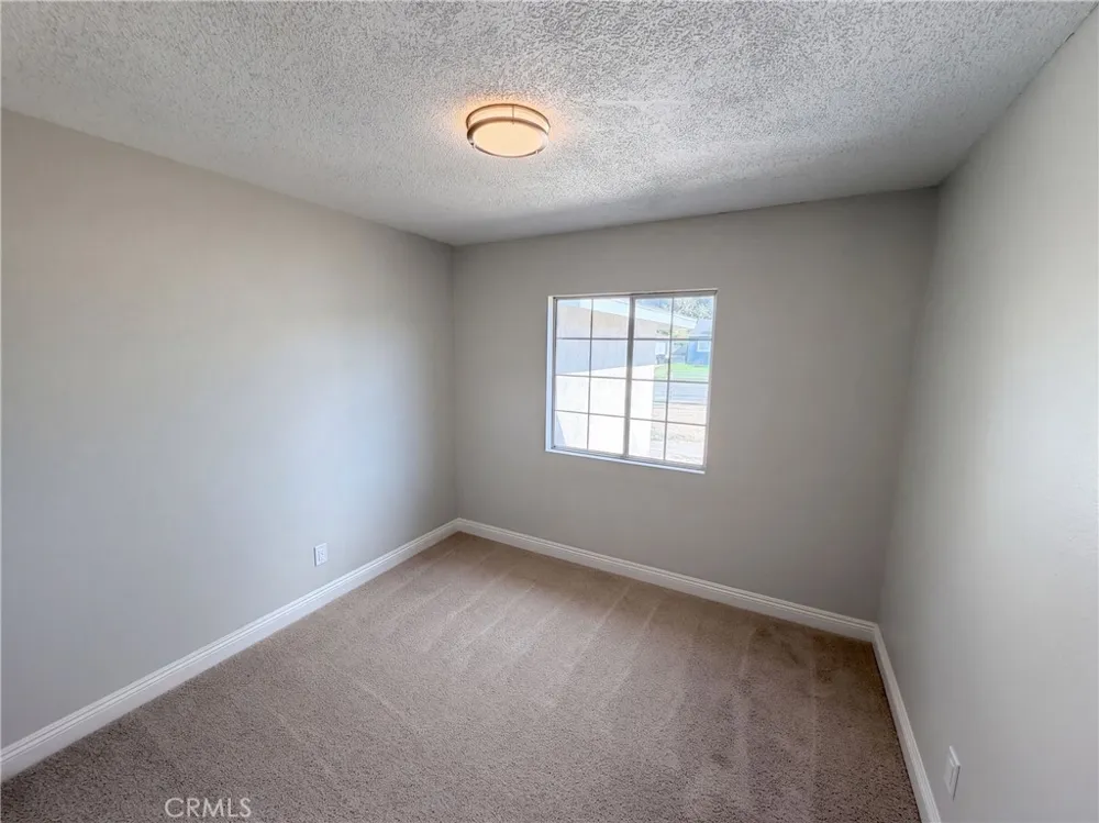 17787 Ivy Fontana, CA 92335