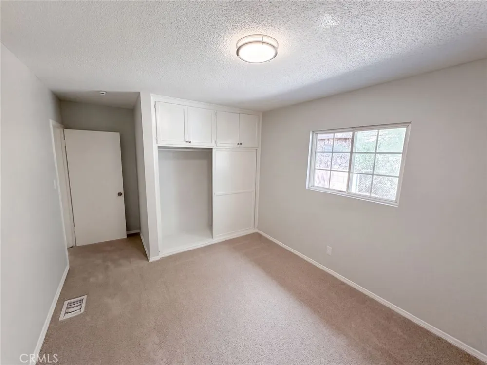 17787 Ivy Fontana, CA 92335