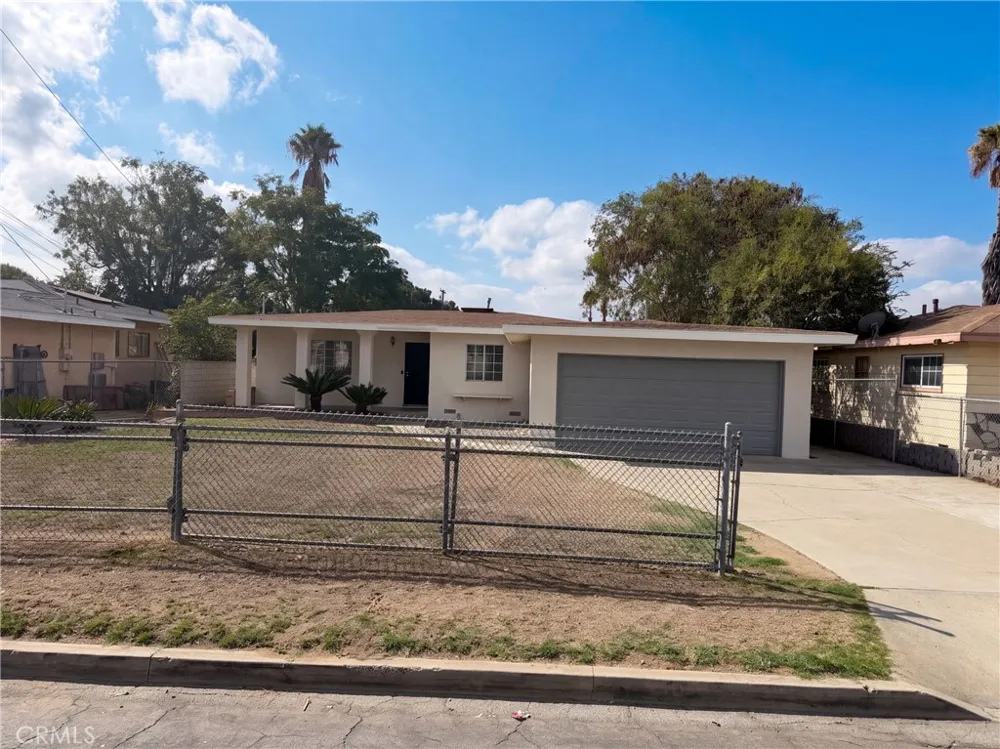 17787 Ivy Fontana, CA 92335