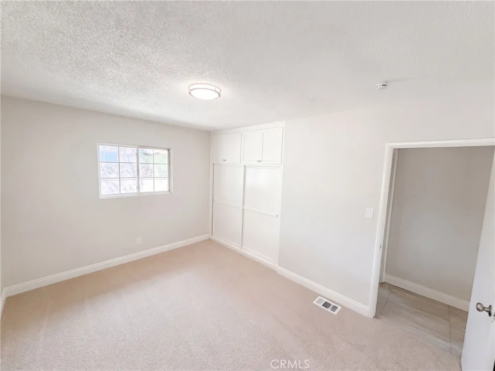17787 Ivy Fontana, CA 92335