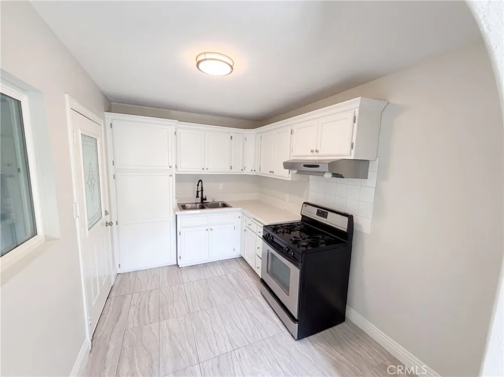 17787 Ivy Fontana, CA 92335
