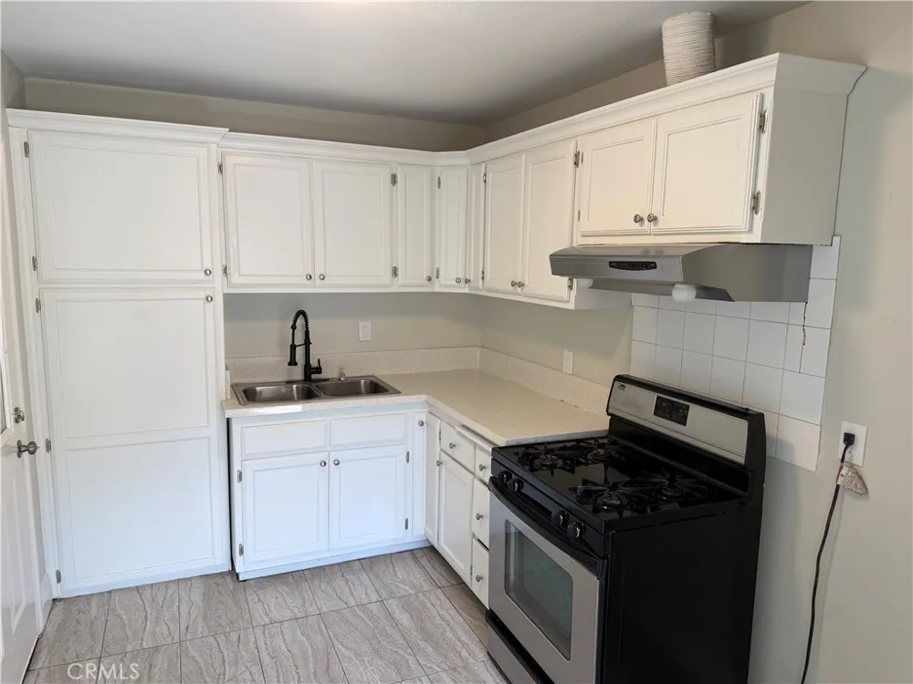 17787 Ivy Fontana, CA 92335