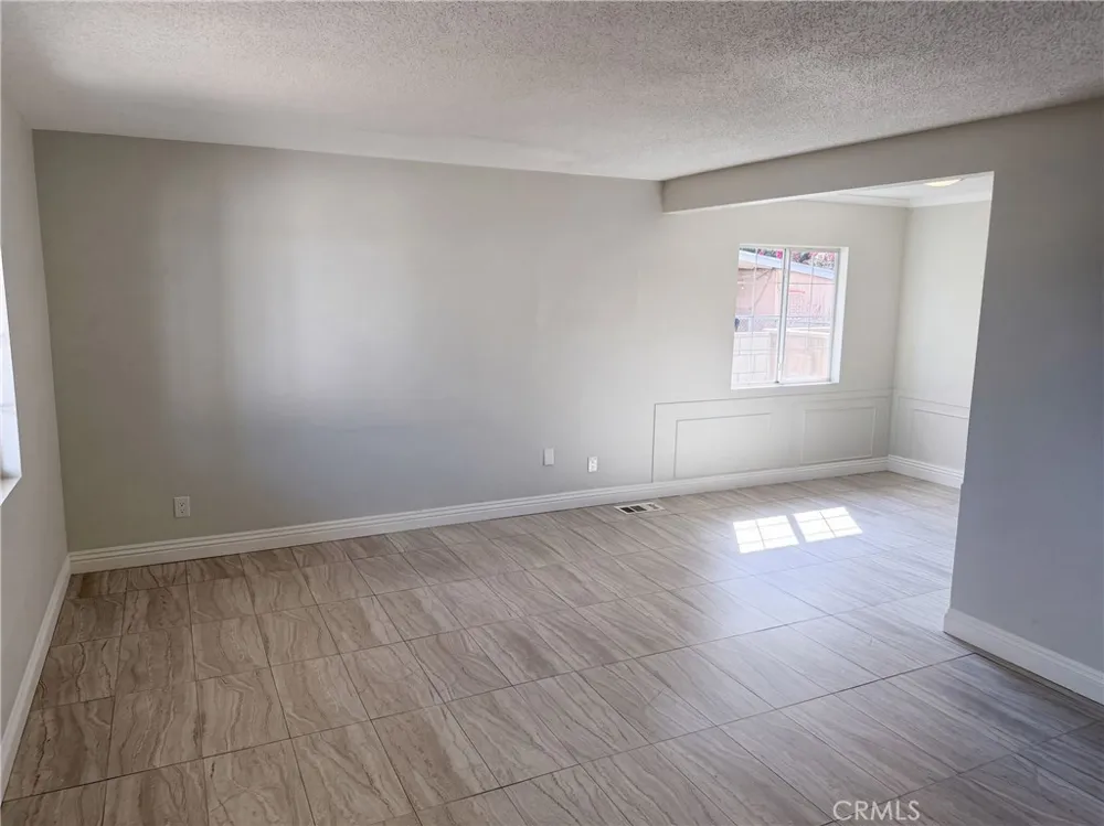 17787 Ivy Fontana, CA 92335