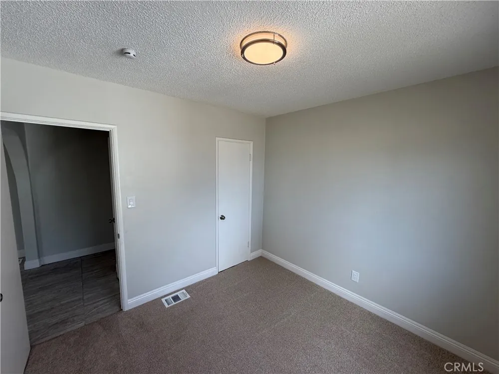 17787 Ivy Fontana, CA 92335