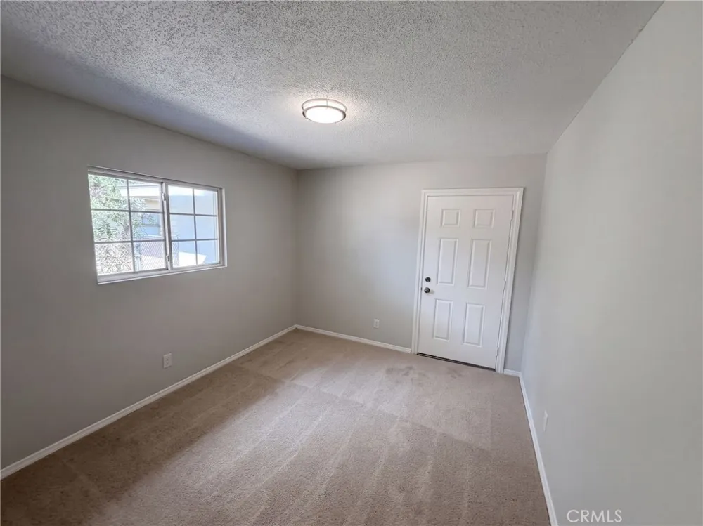 17787 Ivy Fontana, CA 92335