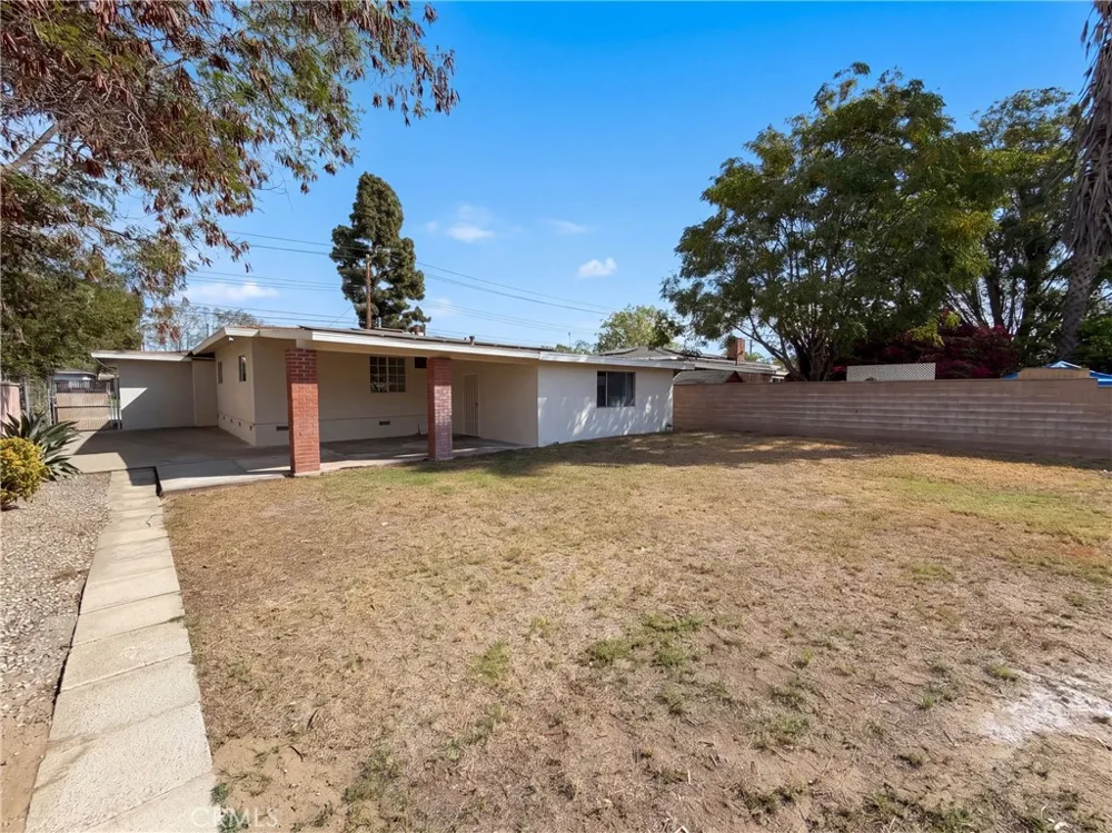 17787 Ivy Fontana, CA 92335