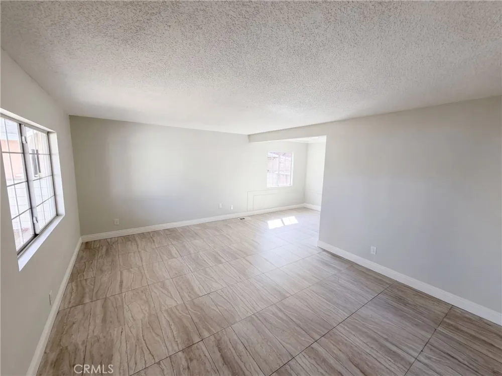 17787 Ivy Fontana, CA 92335