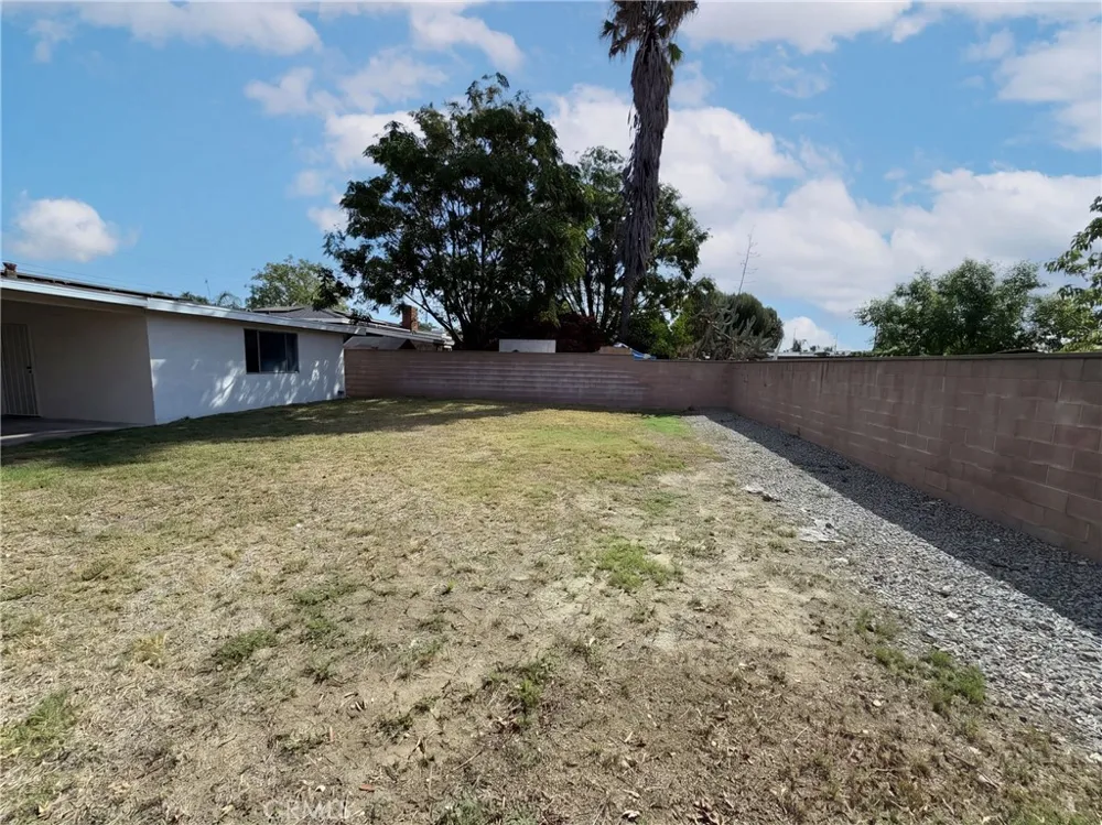 17787 Ivy Fontana, CA 92335