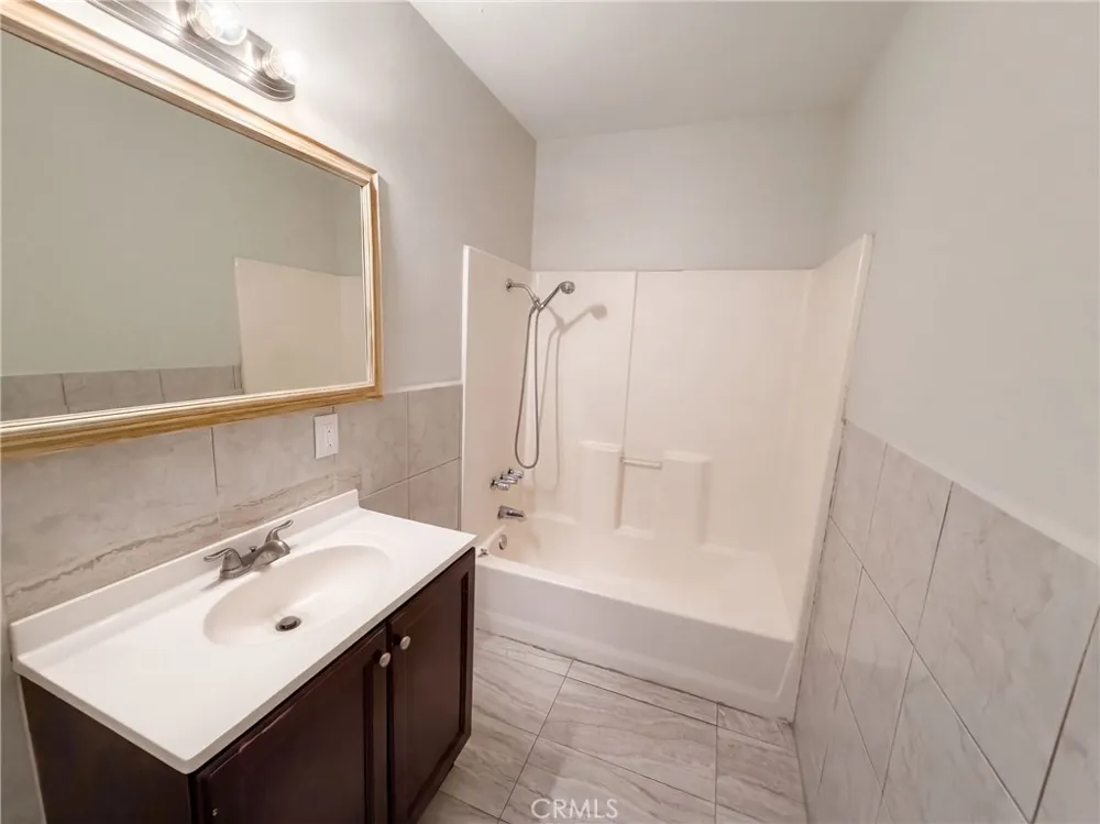 17787 Ivy Fontana, CA 92335