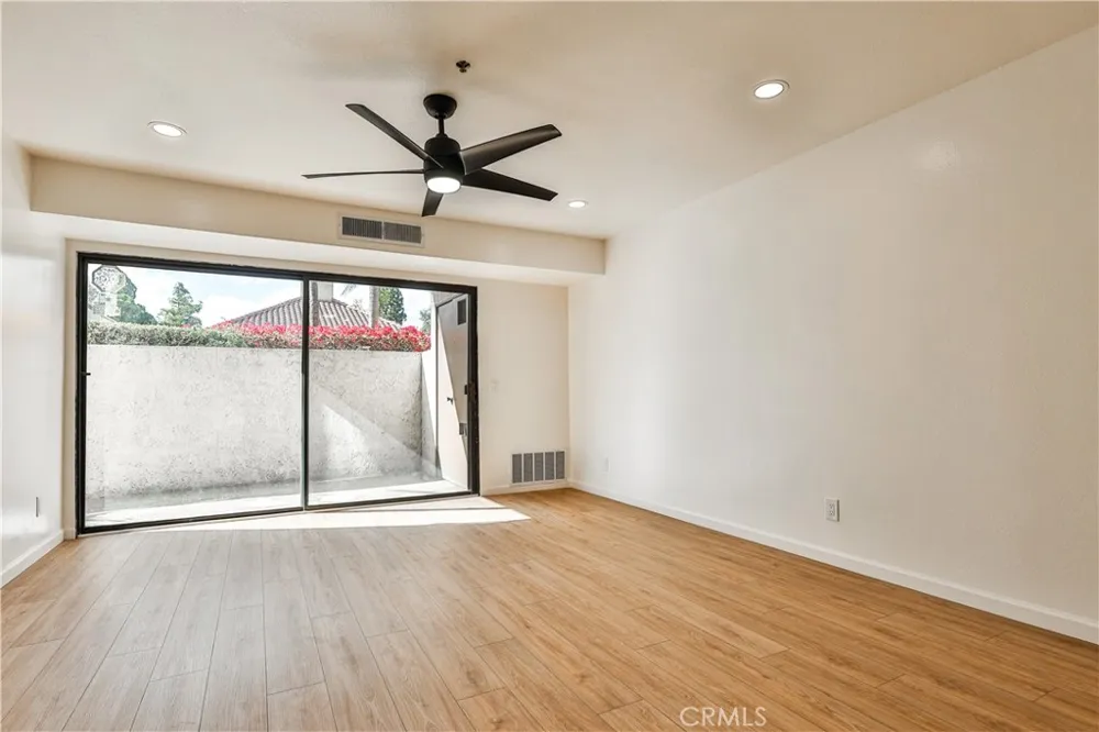 700 W 3rd Santa Ana, CA 92701