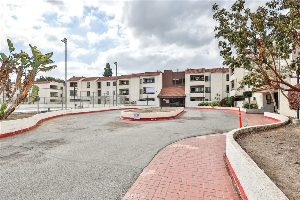 700 W 3rd Santa Ana, CA 92701