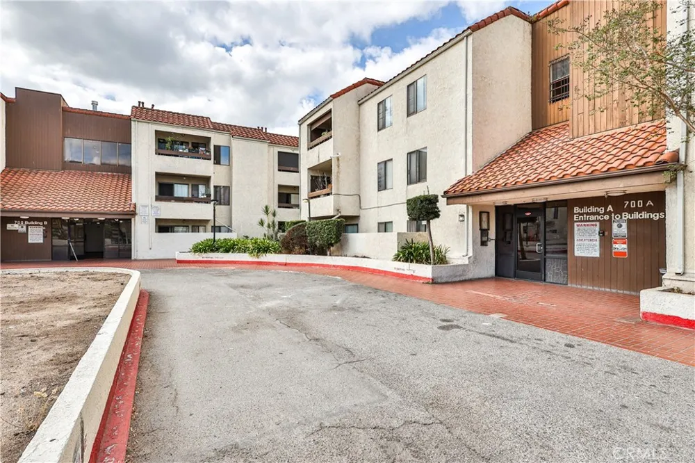 700 W 3rd Santa Ana, CA 92701