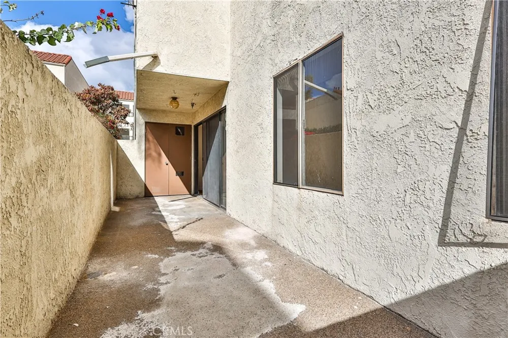700 W 3rd Santa Ana, CA 92701