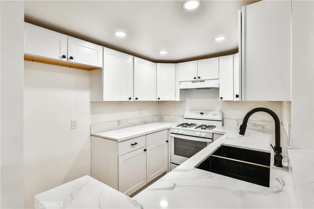 700 W 3rd Santa Ana, CA 92701
