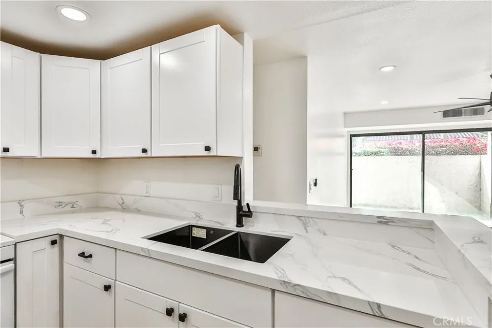 700 W 3rd Santa Ana, CA 92701