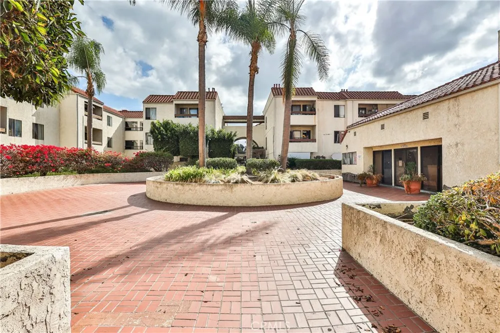 700 W 3rd Santa Ana, CA 92701