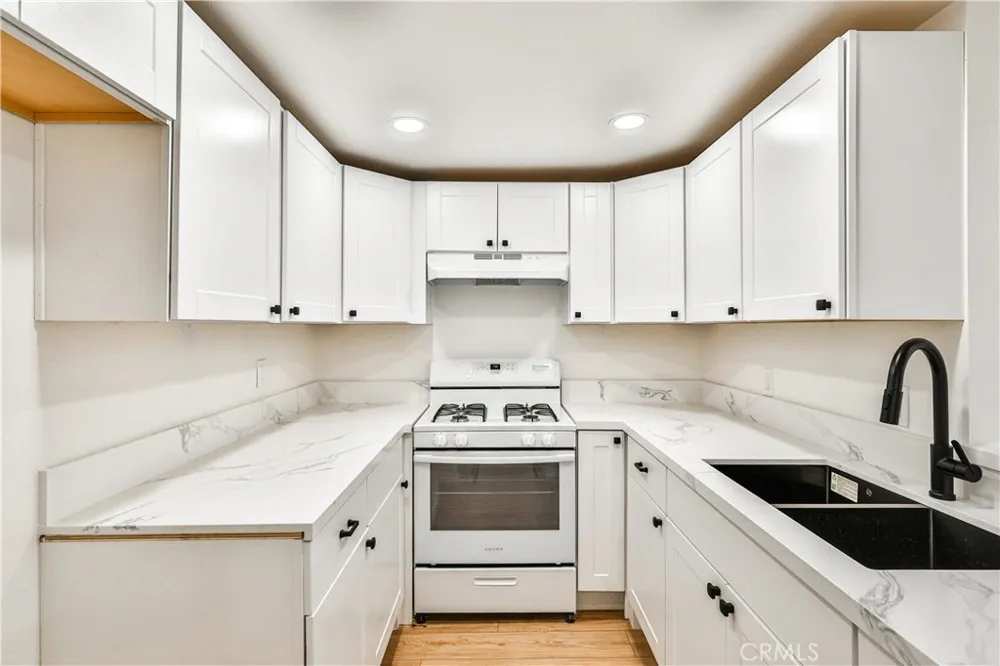 700 W 3rd Santa Ana, CA 92701