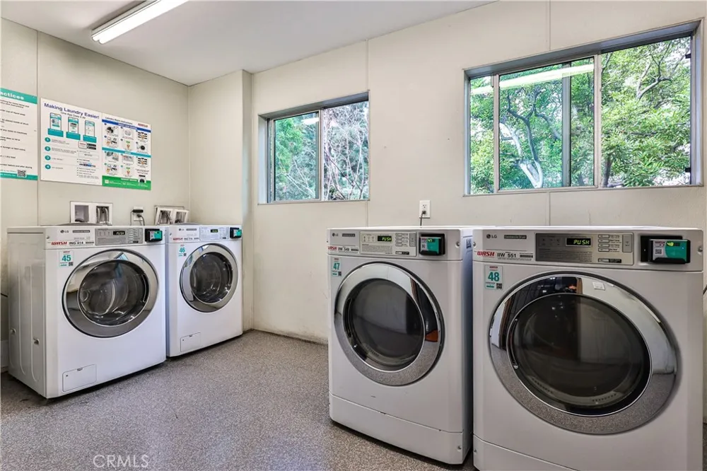 700 W 3rd Santa Ana, CA 92701
