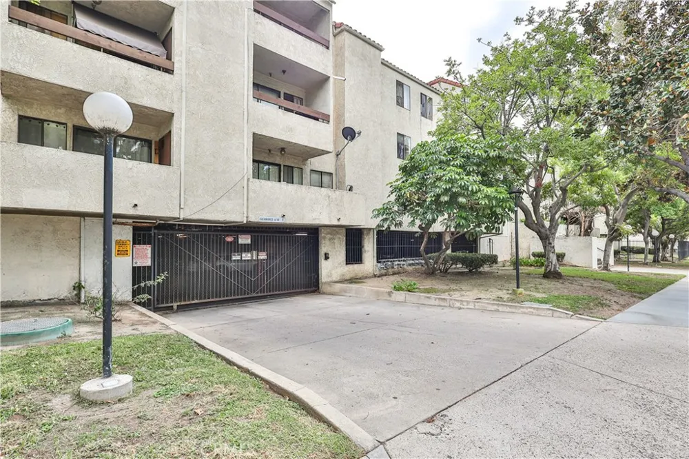 700 W 3rd Santa Ana, CA 92701