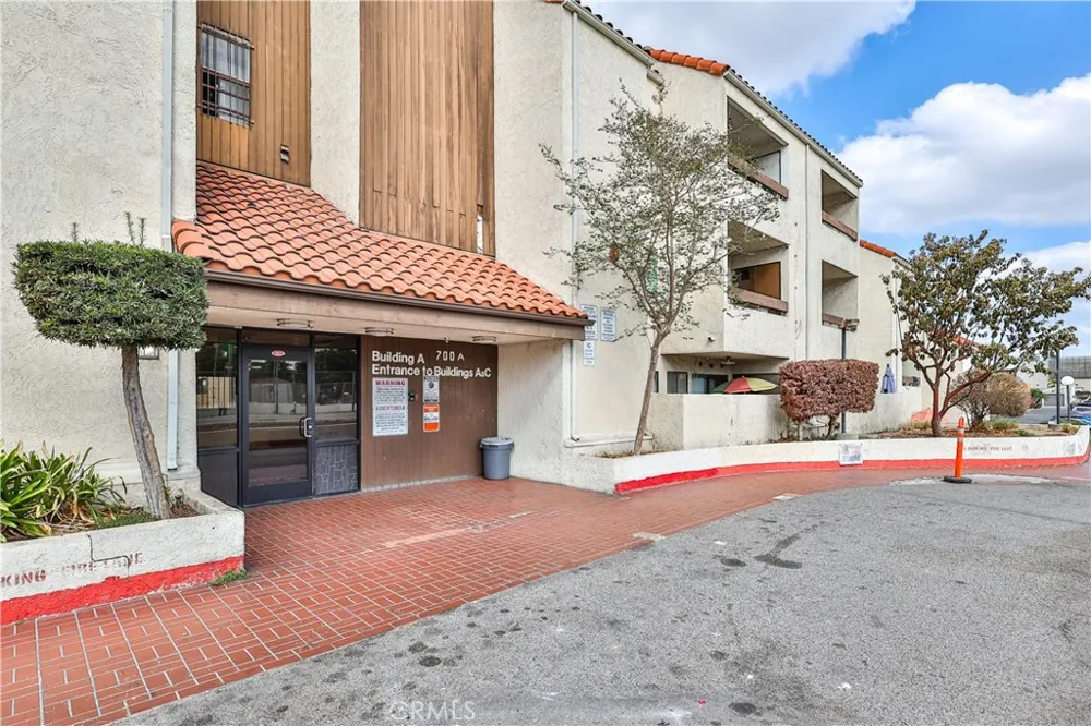 700 W 3rd Santa Ana, CA 92701