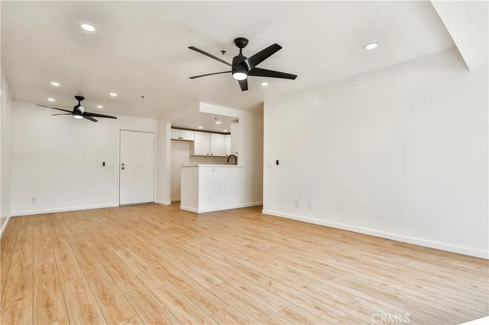 700 W 3rd Santa Ana, CA 92701