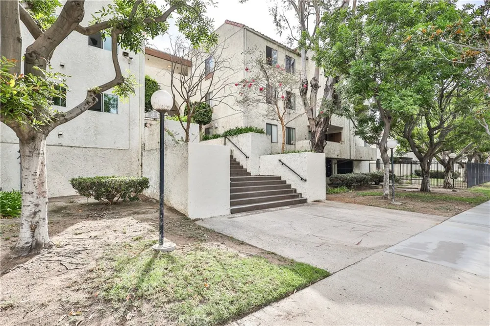 700 W 3rd Santa Ana, CA 92701