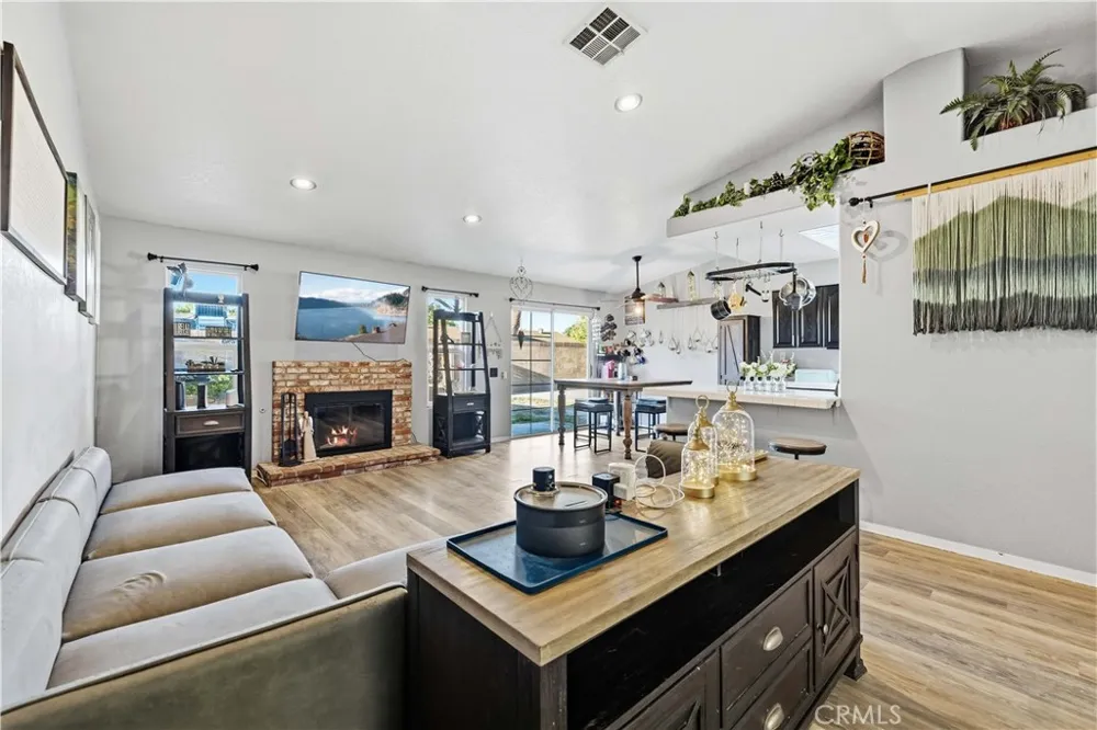 2317 Edam Street Lancaster, CA 93536