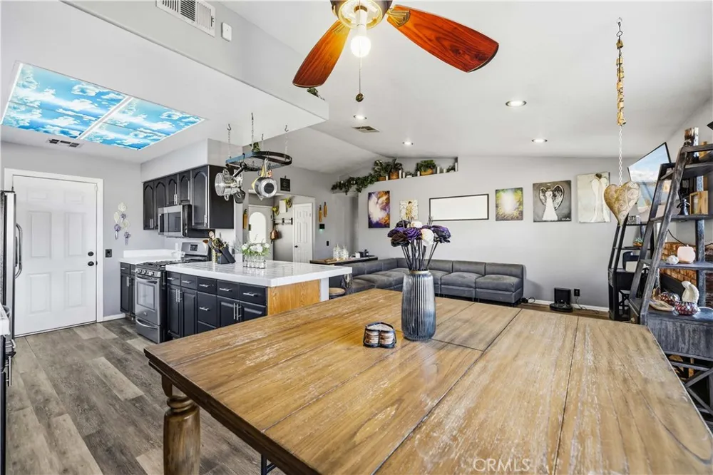 2317 Edam Street Lancaster, CA 93536