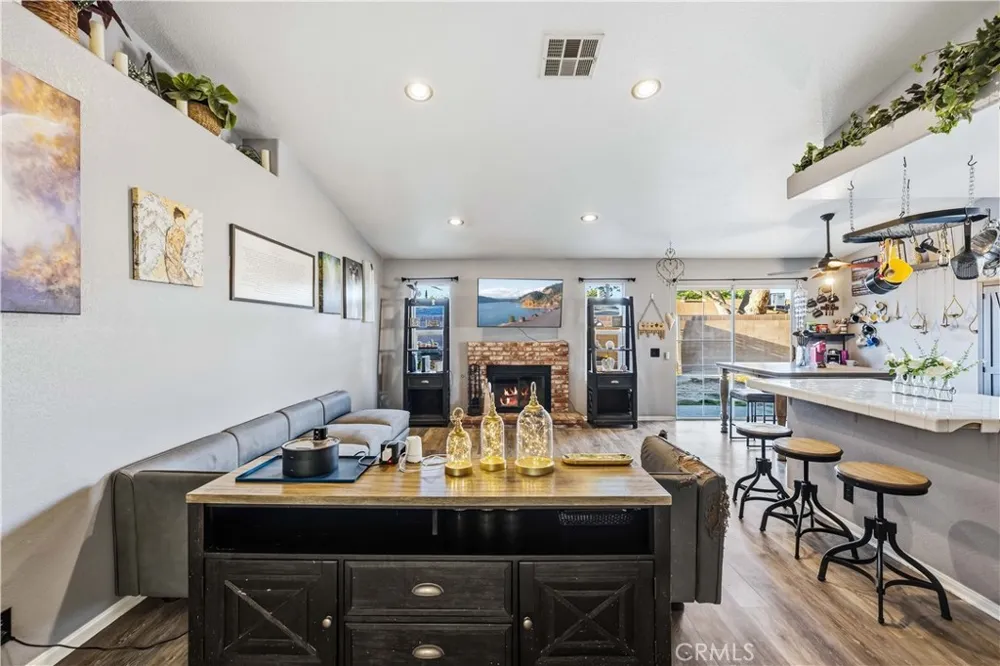 2317 Edam Street Lancaster, CA 93536