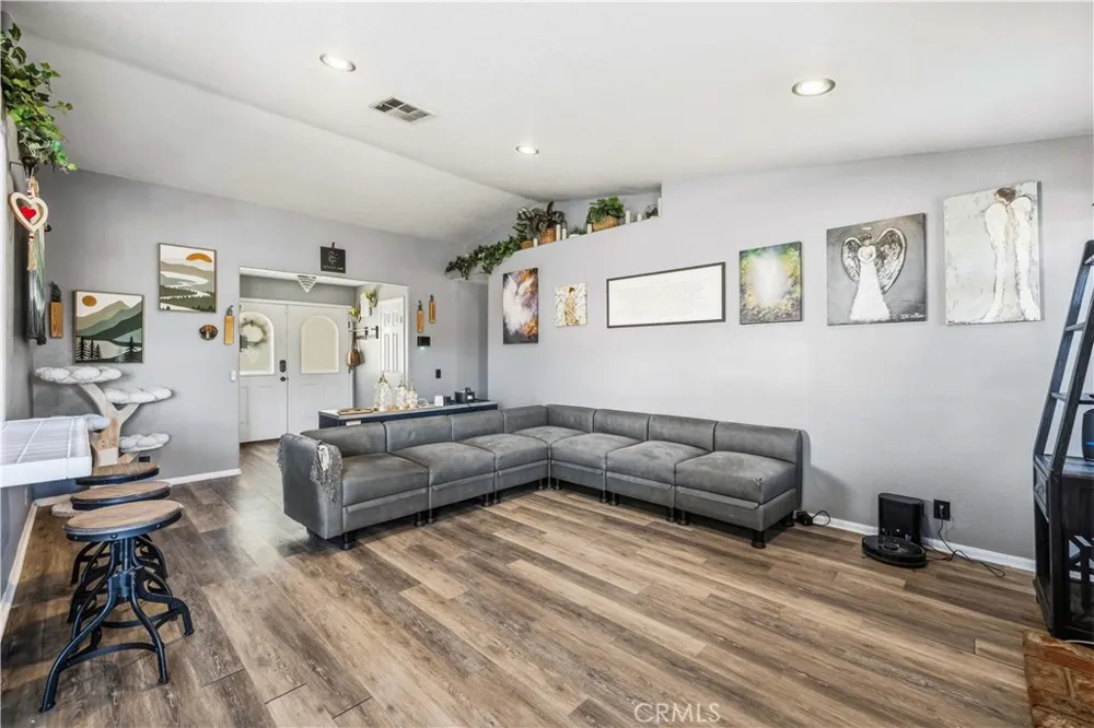 2317 Edam Street Lancaster, CA 93536