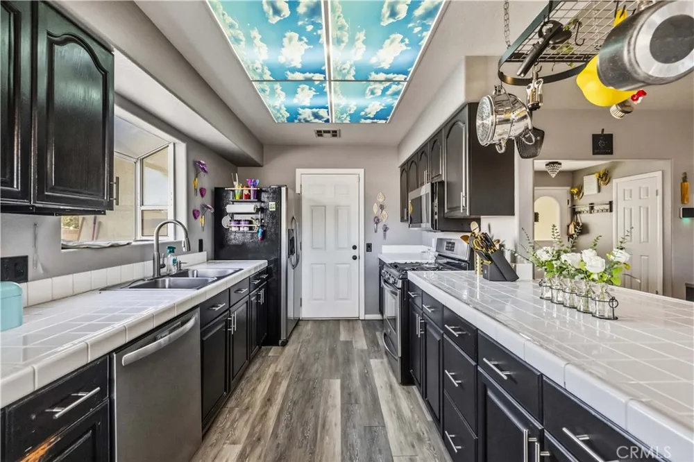 2317 Edam Street Lancaster, CA 93536